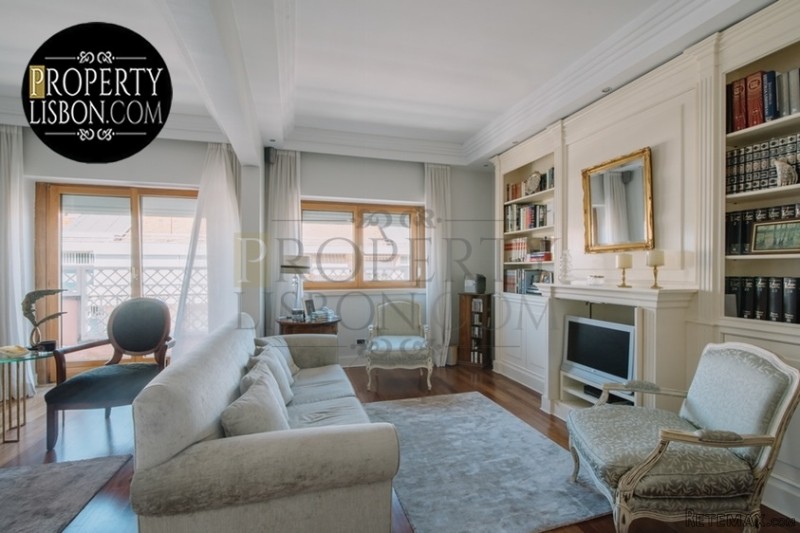 Completely remodeled house, T4+1 Lisbon..