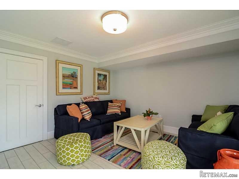3 bedroom Flat For Sale: Rhode Island.. - 2