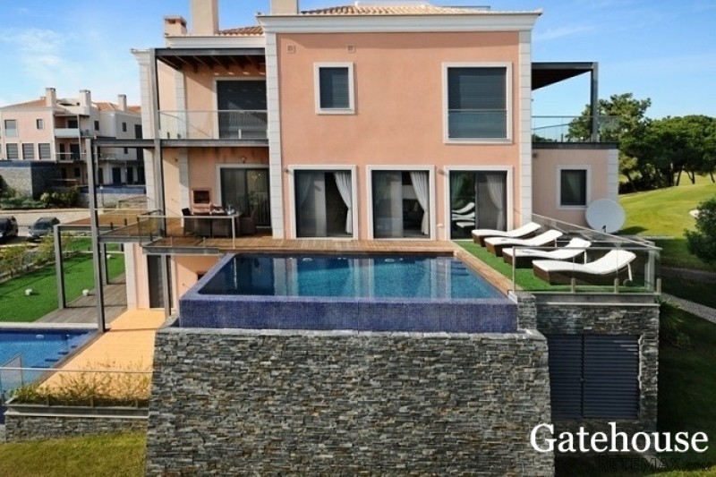 Golf Luxury Apartment For Sale In Vale..