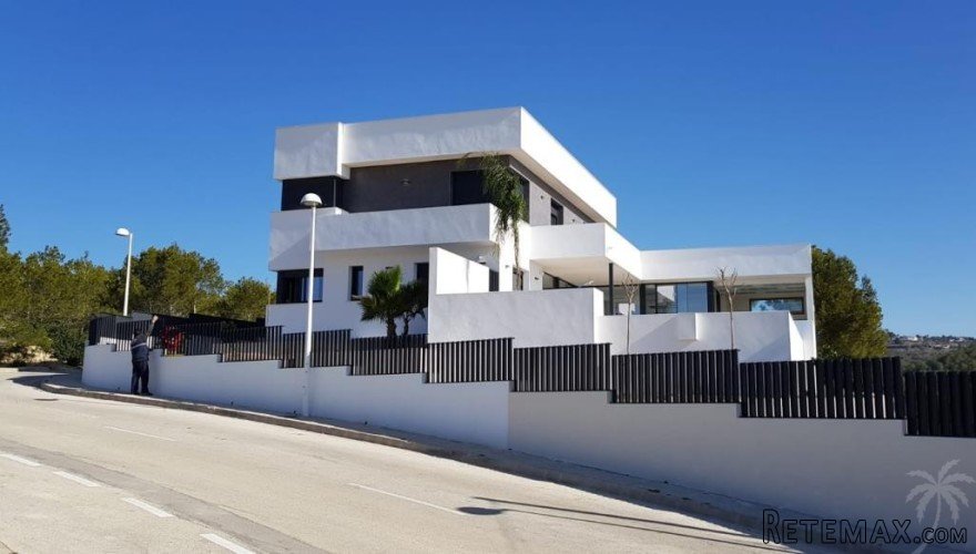 Recently finished modern villa on an elevated plot with.. - 2