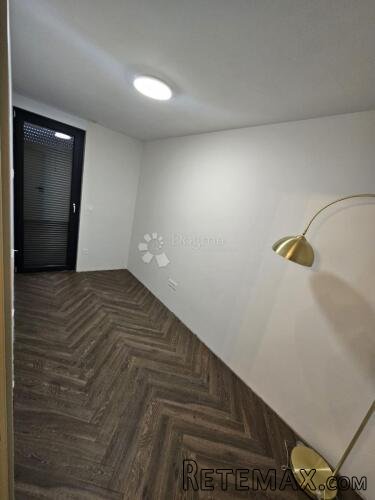 Trosoban stan u prizemlju s vrtom u naselju Mravince! Solin - 3