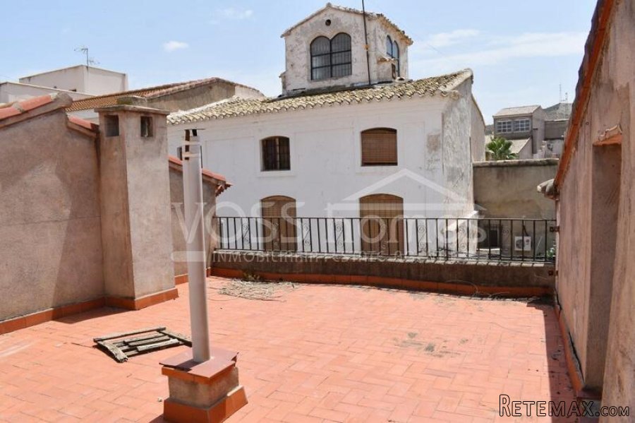 A huge 227m2, 3 storey village house to renovate modernise.. - 4