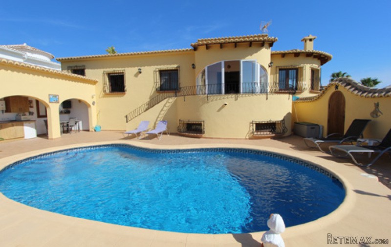 5 Bedrooms - Villa - For Sale