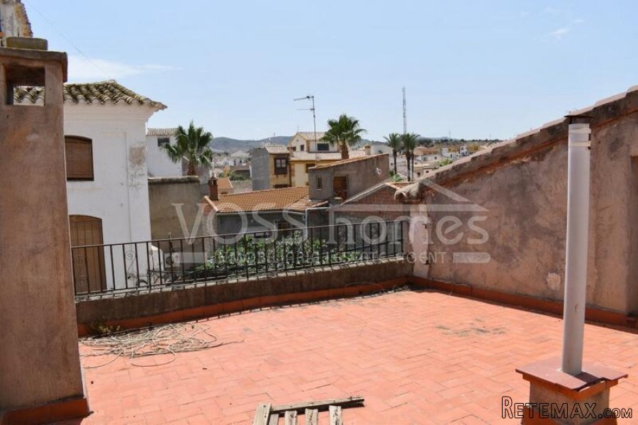 A huge 227m2, 3 storey village house to renovate modernise.. - 5