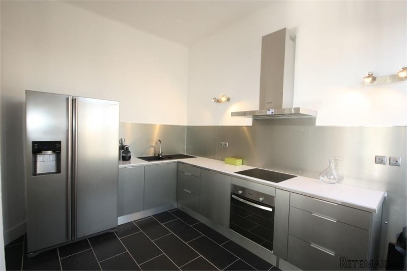 Superb Entirely Renovated 3 Bed.. - 2