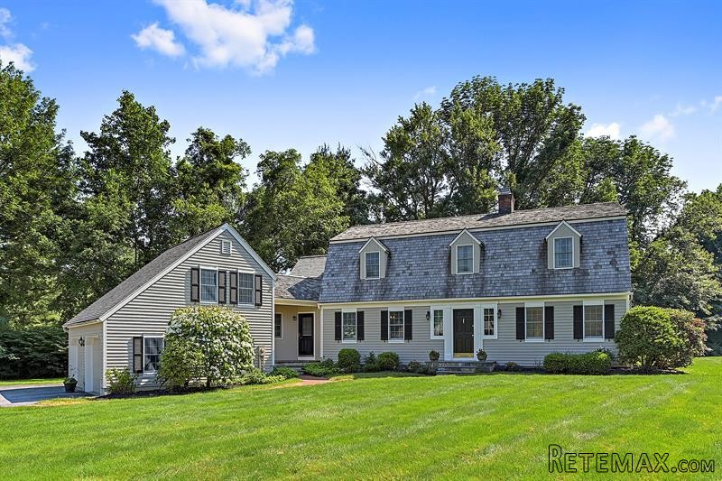 4 bedroom House For Sale: 17 Hunt Farm..