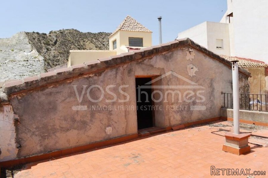 A huge 227m2, 3 storey village house to renovate modernise.. - 6