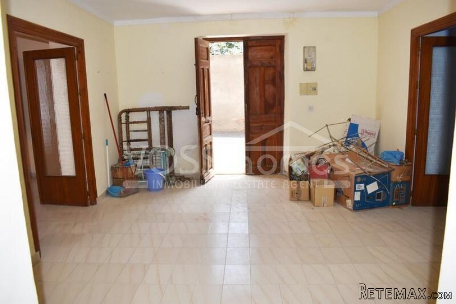 A huge 227m2, 3 storey village house to renovate modernise.. - 8