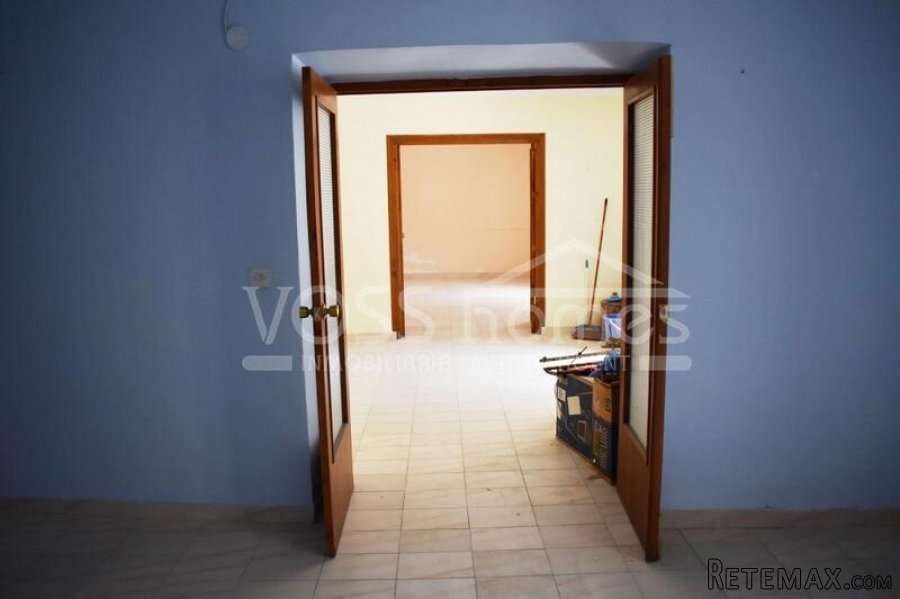 A huge 227m2, 3 storey village house to renovate modernise.. - 9
