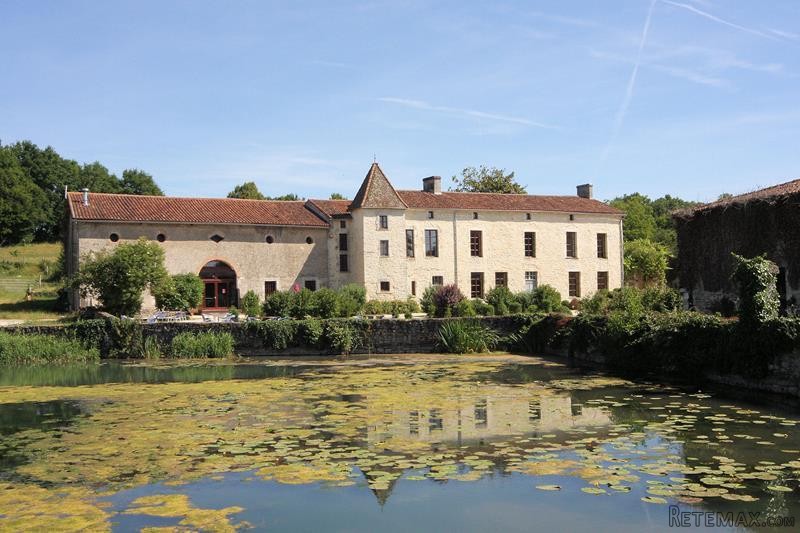 Important 16th Century Logis With Lake..