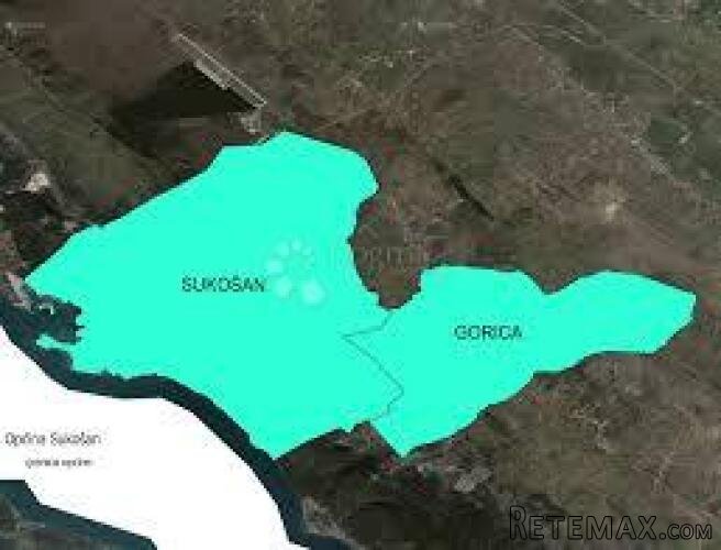 Građevinsko zemljište uz pristupnu cestu, 3.5 km od mora - 2