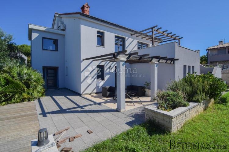 Pula, Moderna vila s bazenom i 4 spavaće sobe - Top lokacija - 2