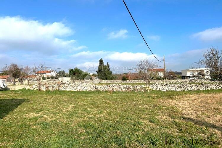 VODNJAN – prekrasna ravna parcela s manjim maslinikom - 2