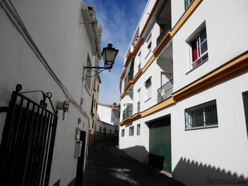 2 bedroom, 1 bathroom Apartment, (build..