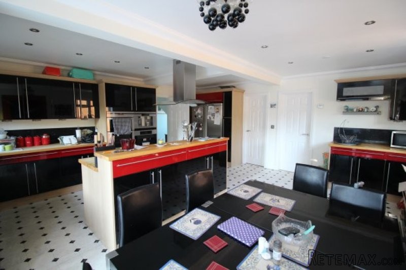 4 bedroom, Detached House house for sale - 2