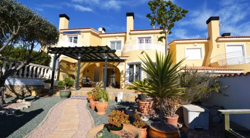 V1619 - Spacious 3 Bedroom, 2 Bathroom..