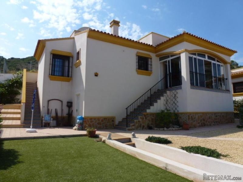 Villa for sale in Hondon de las Nieves..