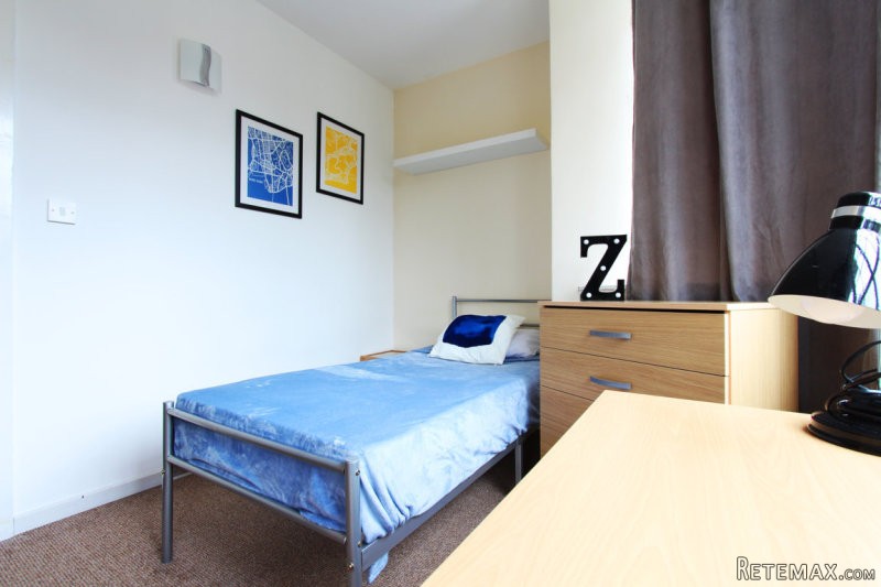 Single with single bed near Shepherds..