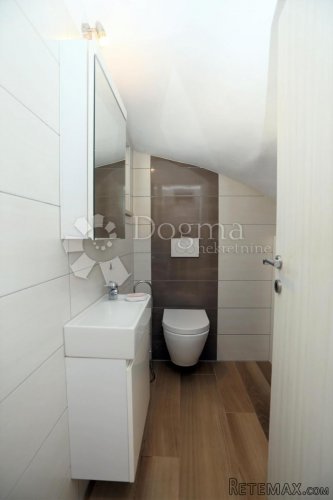 Vila sa okućnicom i neometanim pogledom na more - 9