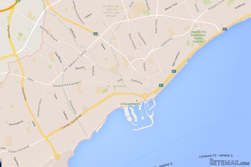 Large plot for sale in the tourist area..