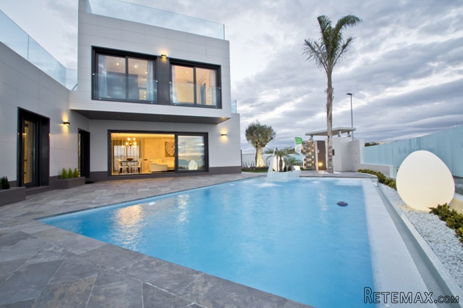 This new project is formed by independent villas from 150m2.. - 2