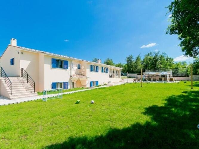 VILA S BAZENOM U OKOLICI LABINA, NA KRAJU SELA - 2