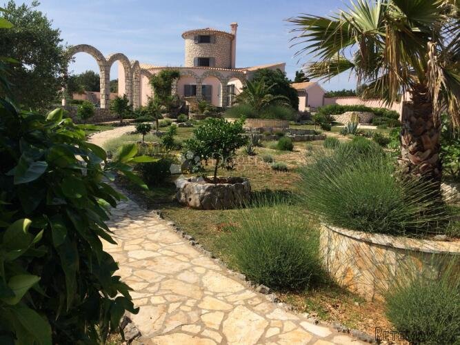 "Villa Castello"- jedinstvena ponuda na čarobnom otoku ! - 2