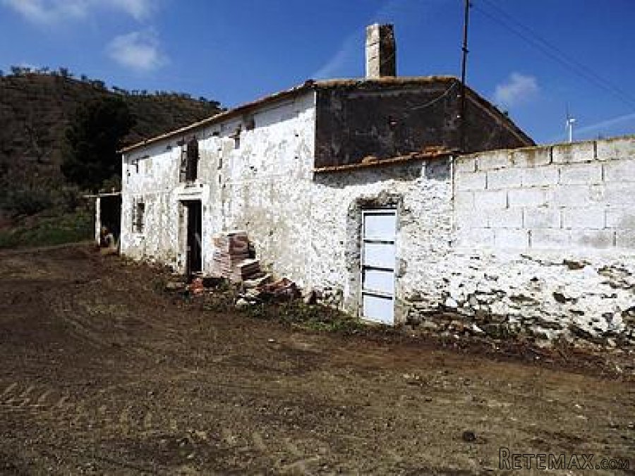 A potentially lovely and large 3 bed, 2 bath country.. - 3
