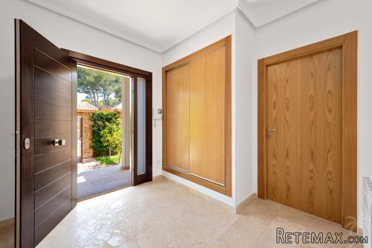 This luxury villa is located in Dehesa de Campoamor, one of.. - 5