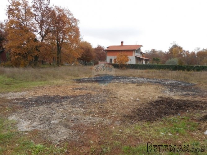 POREČ: 1km OD GRADA NA RUBU GRAĐEVINSKE ZONE - 2