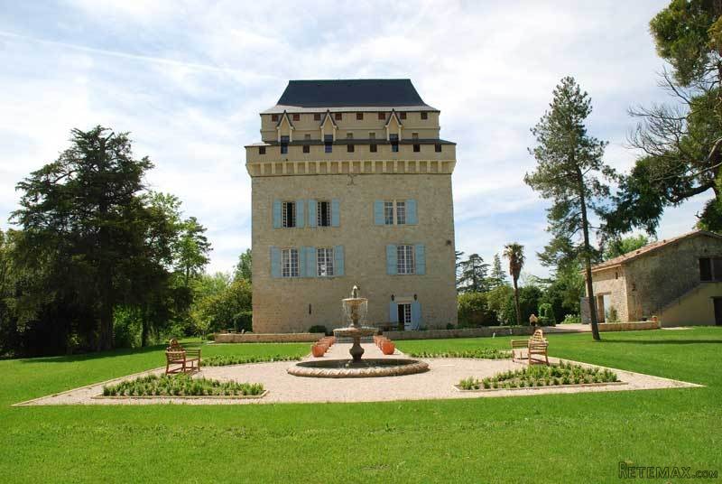 Exceptional, Fortified Gascon Chateau..