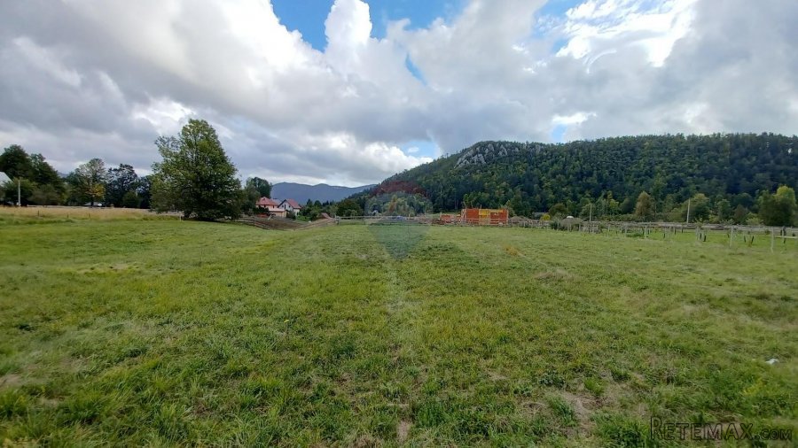 Lič - teren 2016 m2 u GST zoni
