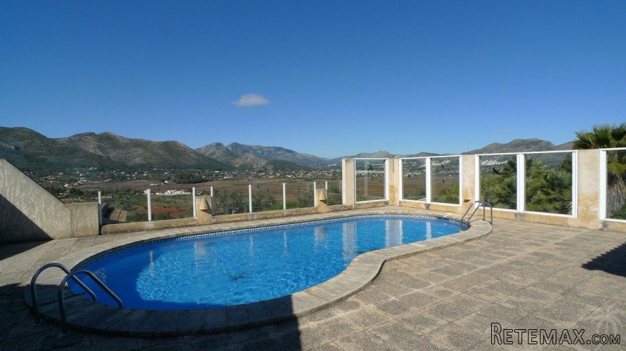 This stunning villa for sale has everything including.. - 2