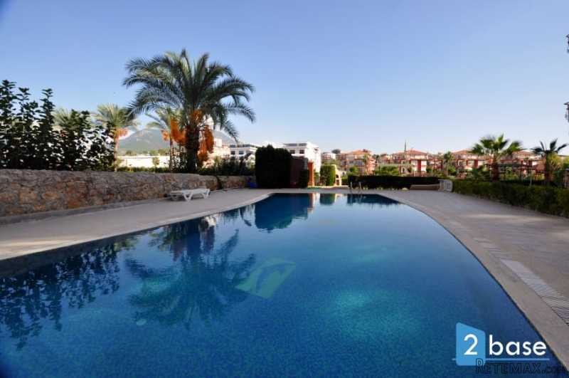 2 + 2 Spacious home right by the beach..