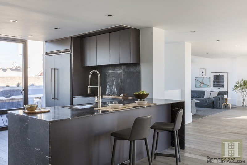 6 bedroom Apartment For Sale: 429 KENT.. - 2
