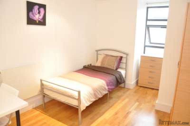 Single with single bed near Canary..