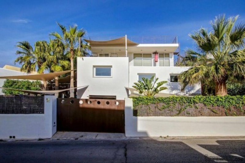 Excellent villa in Talamanca in modern..