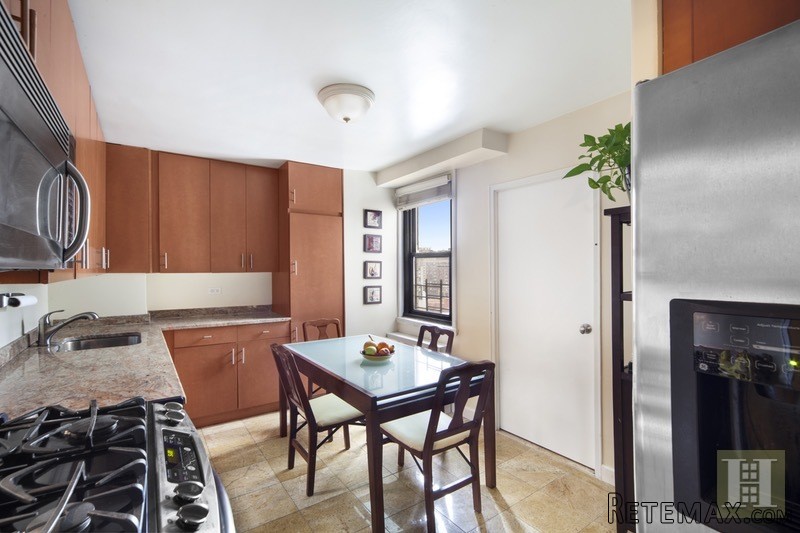3 bedroom Apartment For Sale: 401 EAST.. - 2