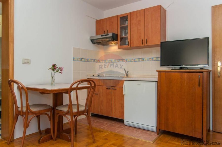 MALI LOŠINJ - VILA SA 10 APARTMANA NA RIJETKOJ I ATRAKTIVNOJ - 8