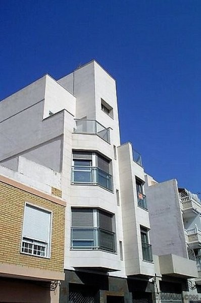 3 BED LUXURY APARTMENT - 200 METRES..