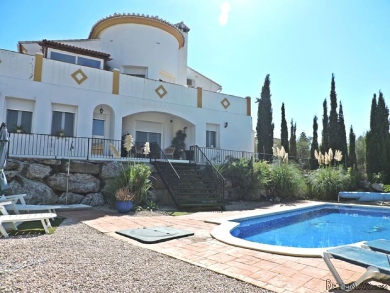 3 bedroom, 3 bathroom Villa, (build 157..