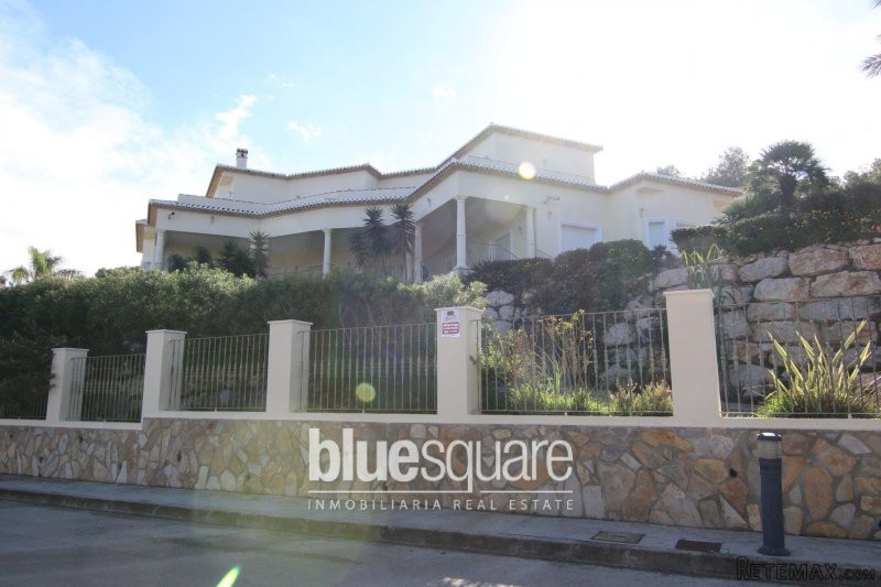 Fabulous 4 bedroom property with..