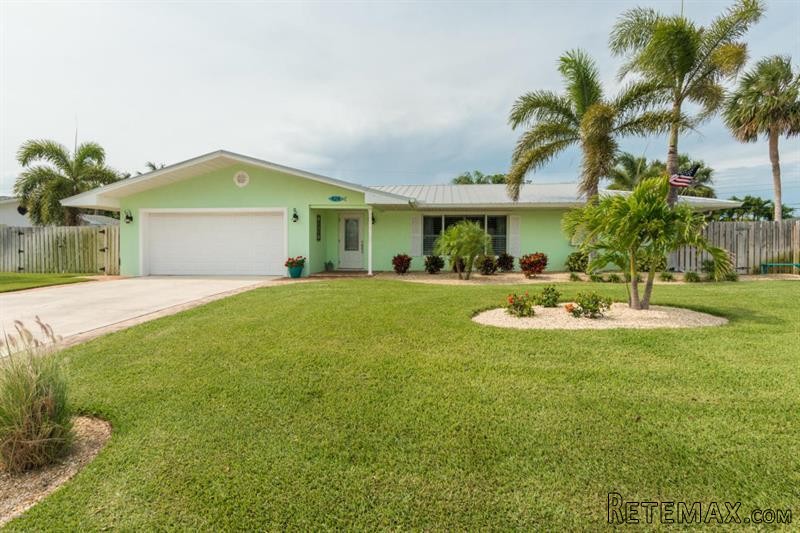 4 bedroom Detached House For Sale: 424..