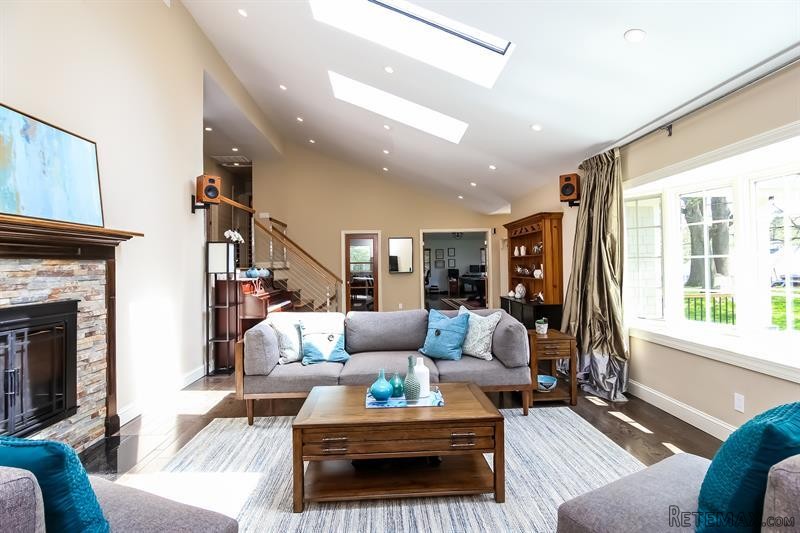 4 bedroom House For Sale: 151 Rock.. - 2