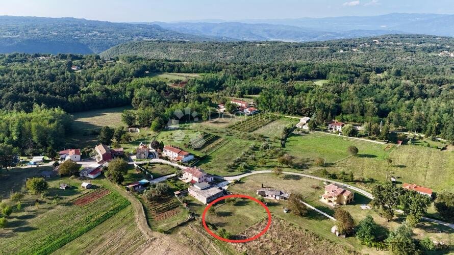 Zemljište u srcu prirode, samo nekoliko minuta od Labina