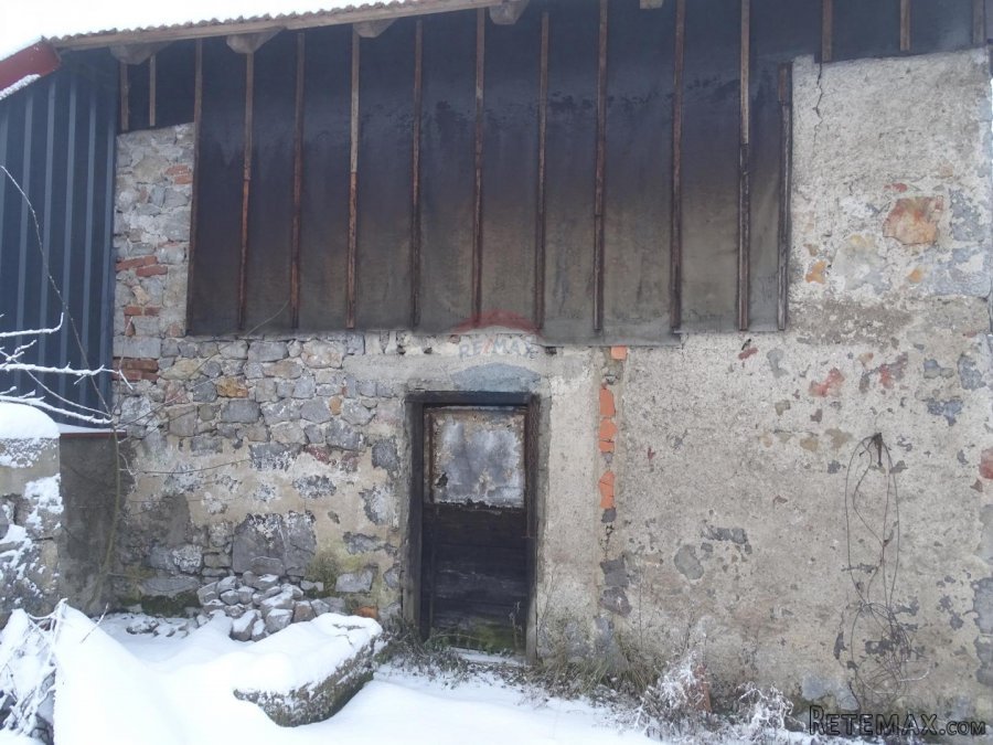 Kuća u Delnicama sa 3 stana i gospodarskim objektom - 2