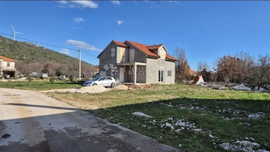 Nova nedovršena kuća puna potencijala! - 2