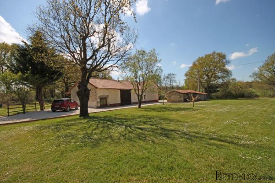 St Martin L' Ars (86) - Detached house with over a hectare of.. - 2