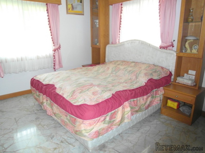 Beautiful 5-bedroom pool home in.. - 2