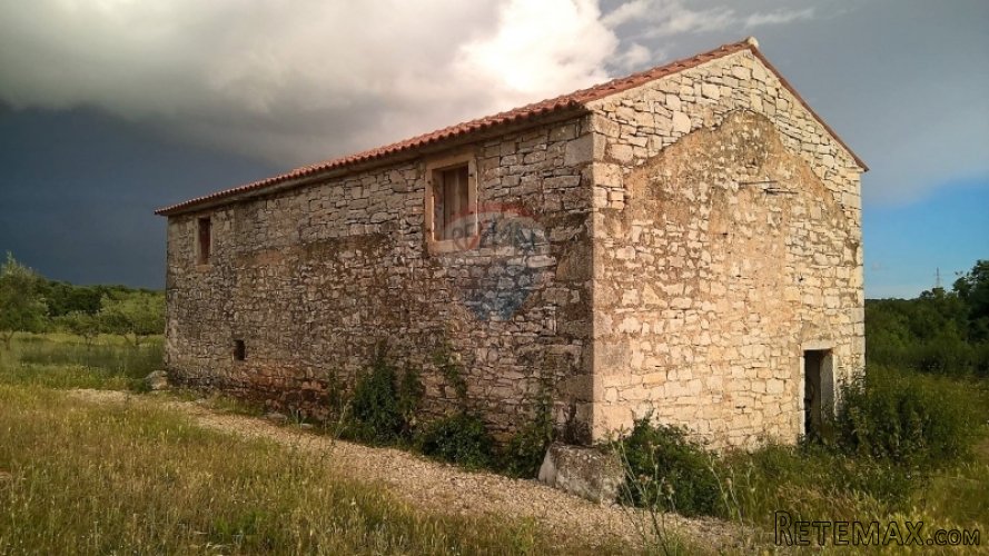 Tar, stoljetna kuća za adaptaciju sa velikim imanjem - 2